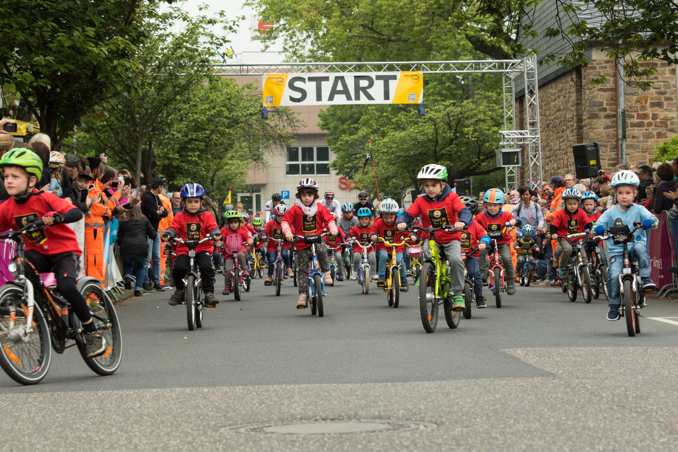 Hohe Teilnehmerzahl bei den Kinderrennen des Spurt in den Mai in Büttgen
